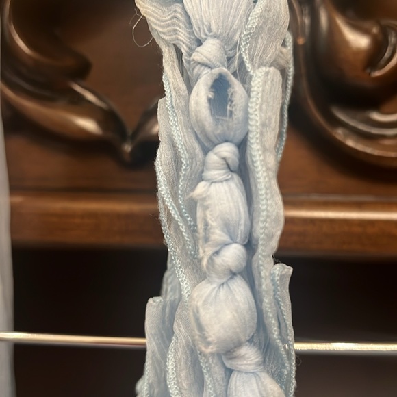 Beautiful silk halter top - Picture 7 of 7